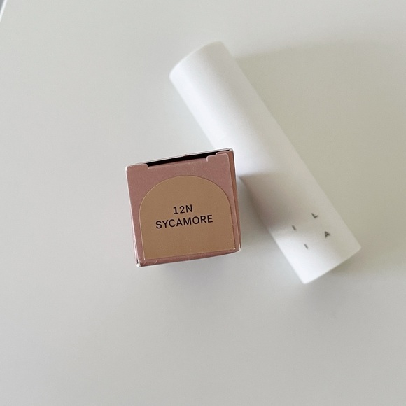 ILIA Skin Rewind Blurring Foundation & Concealer Complexion Stick: 12N SYCAMORE - Picture 4 of 12